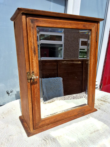 Alter vintage badschrank aus - vintage,