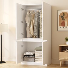 Kleiderschrank mit großen