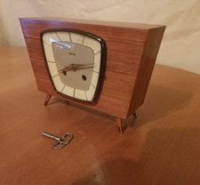 * HERMLE * Tischuhr / Uhr *
