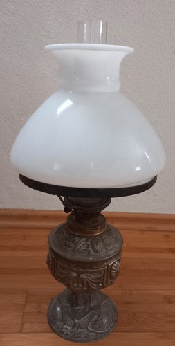 Zinkgusspetroleumlampe