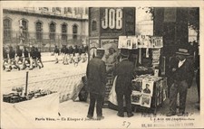 Ak Paris, Zeitungskiosk, Litfaßsäule, Reklame JOB - 11197165