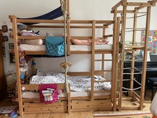 TAU Abenteuer-Etagenbett mit Kletterturm u. zwei Öko-Matratzen 90x200 Massivholz