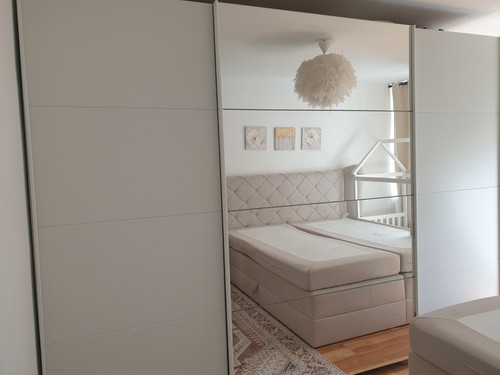 Kleiderschrank