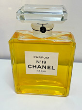 Chanel No. 19 Parfum Display