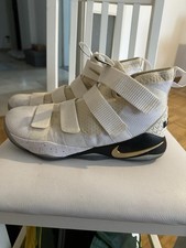 Nike LeBron Soldier 11 (XI) in der Farbe White/Gold/Black  47