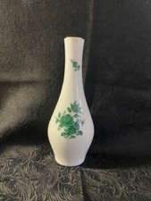 Augarten Wien Porzellanvase – Weiß mit grünem Rosenmotiv & Goldrand 15,5 cm