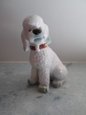 Schöne Porzellanfigur Hund