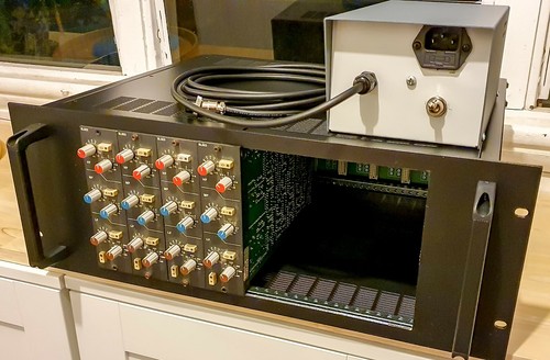 Powered rack chassis for ssl - powered,