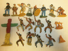1. Konvolut 19 alte Elastolin Kunststoff Figuren Wildwest Indianer Cowboys 4cm