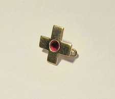 Antikes DRK Kreuz 13 mm Anstecknadel 925er Feinsilber vergoldet*1938 roter Stein