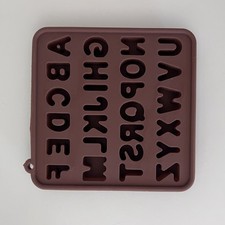 Schöne braune Buchstabenform zum backen