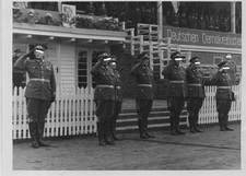 Foto NVA 1956, Ehrenparade zu Überreichung der Truppenfahne, Willi Stoph, 1. MSD