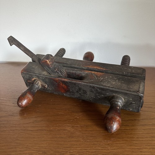 Antiker holz hobel geschnitzt - antiker,