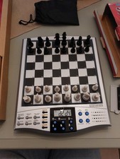 Sprechende Schachschule Schachcomputer Millennium Anatoly Karpov guter Zustand