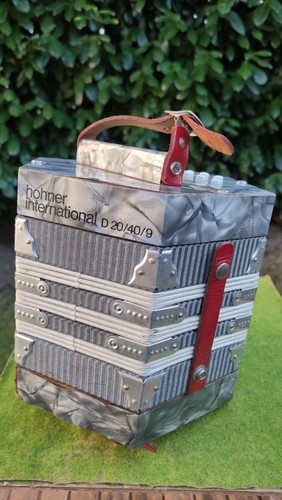 Hohner 9 concertina 20 - d,