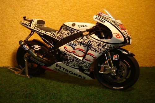 Yamaha yzr j lorenzo - yamaha, yzr-m1