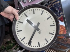 Industrielle Wanduhr des