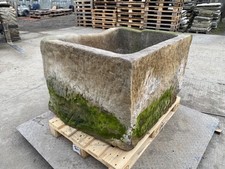 Alter Brunnen Sandstein historisch Brunnen Trog Steintrog