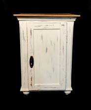 Nachtschrank im Shabby Look alter Medizinschrank Upcycling Nachttisch