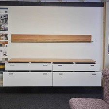 Planos Hängesideboard Lack Weiß Kernbuche Mit Wandboard Chrom Glänzend