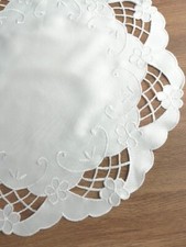 NEU..Deckchen rund Champagne Tischdecker Mitteldecke Spitzendeckchen  Lochmuster