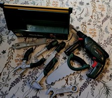 Theo Klein Bosch 8573 Werkzeugkiste Koffer mit 7 Werkzeugen und Bohrmaschine