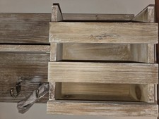 Wandmontierter Briefhalter mit