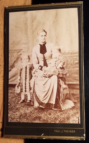 Frau kleine kinder ca - 2,