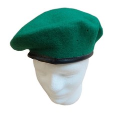 Bundeswehr Barett Grün - Barett 100% Baumwolle -Löcher BW Barettabzeichen Gr. 56