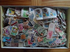 Briefmarken Kiloware Ausland, papierfrei, ca. 1.600 g, inkl. Karton - 1