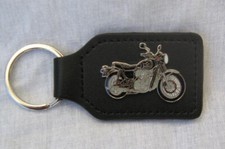Schlüsselanhänger aus Leder mit Kawasaki W 800 Metall-Modell