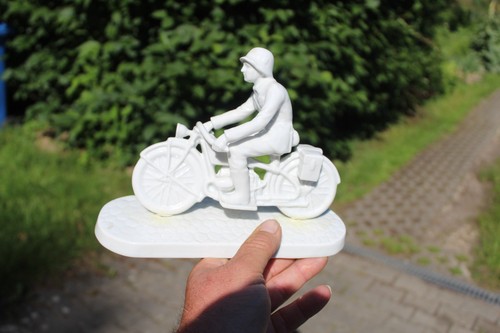 Kradmelder porzellan figur - kradmelder,