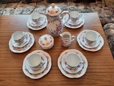 Kaffeeservice mit Blumendekor