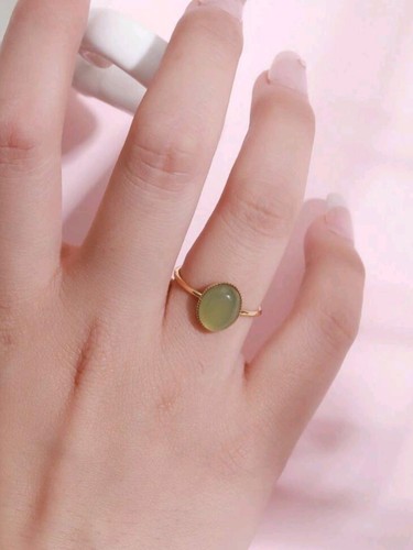 Grüner jade ring mit goldband - mit,