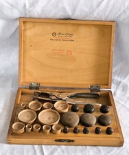 Altes Uhrmacher Werkzeug Armbanduhren Gläser Presse im Holzkasten  (München)