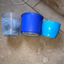 Blumen Übertöpfe aus Ton und auch Glas, blautöne