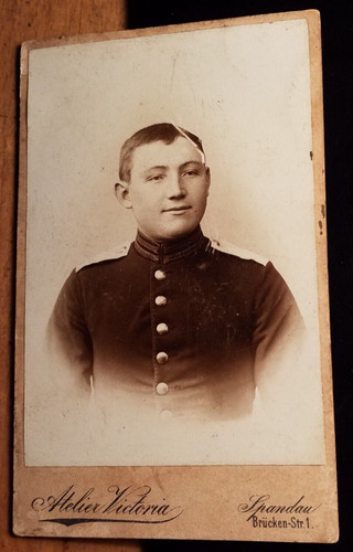 Soldat uniform portrait - -, /