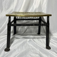 Antiker Fußmannhocker oder Kaminuntersetzer aus Messing und Eisen Vintage Pflanzenständer
