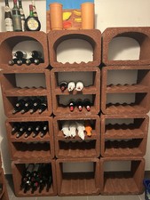 Weinregale aus Hydro-Ton, verschiedene Elemente für Einrichtung Weinkeller