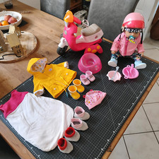 Boby Born + viel Zubehör Roller, Helm, Jacke Schnuller, Regenjacke 