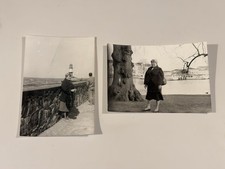 ? Set 2x Originalfoto Frau am Meer und am Hafen Karl-Marx-Stadt DDR 1960er 7x10
