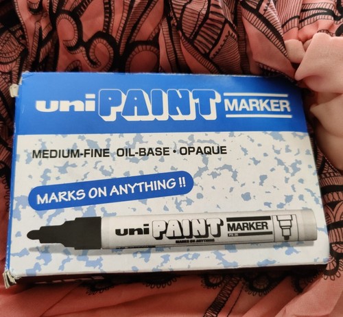 Uni ball lackmarker - uni-ball,