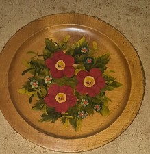 Bemalter Holzteller mit Blumen
