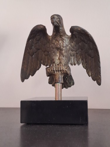 Fahnenadler aouf sockel - fahnenadler,
