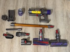 Dyson V10  Absolute inkl. 3 elektrischen Bürsten , Akku, Staubsauger gereinigt