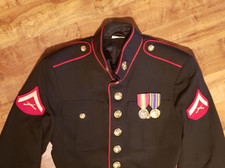 US Marines Service Uniform-Jacke US Gr. 40L   m.  Patches, Pin u. Orden