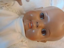 Schöne Baby Puppe,Schildkröt-Strampelchen,Pummelchen. 45 cm Gr. REP.Braune Augen