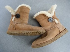 Original UGG Bailey Button chestnut Gr. 37