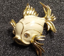 attraktive, große Brosche