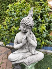 Buddha Skulptur in Meditativer Haltung  Asiatische Gartendekoration H. 60 cm